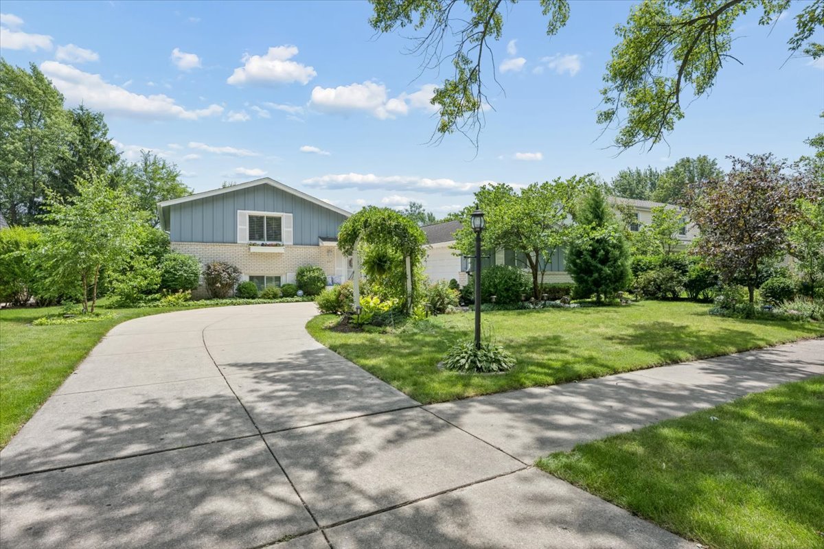 4017 Carousel Drive