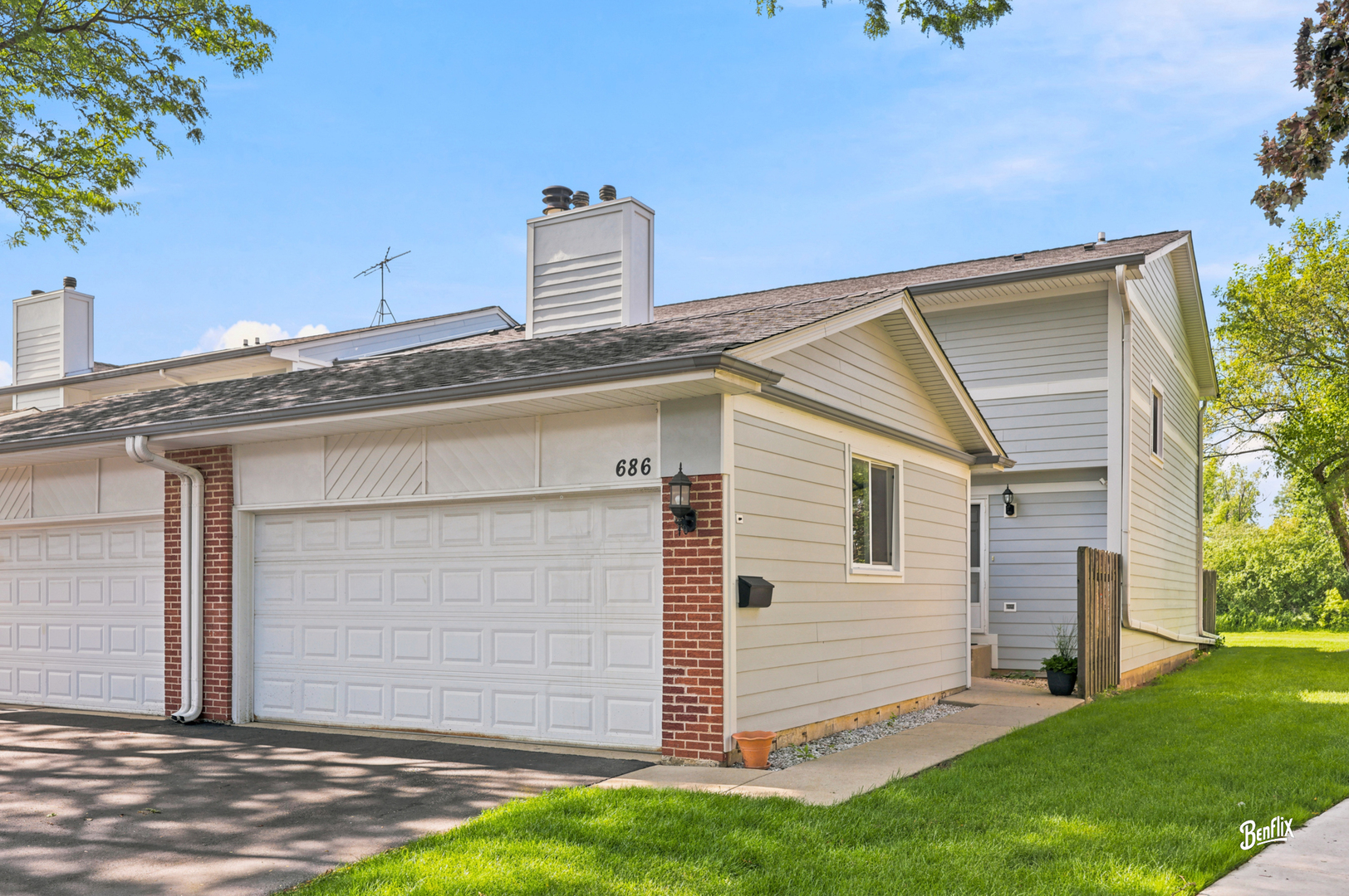 686 MALLARD Lane