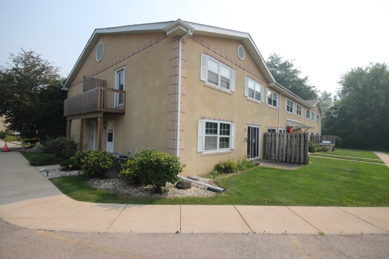 1142 GREENWOOD Circle