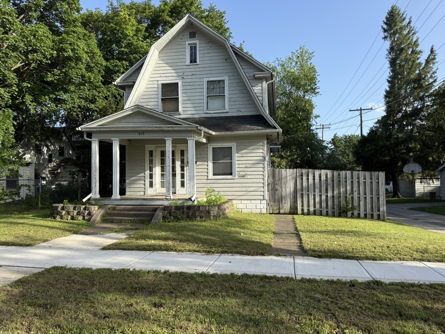 612 Ellis Avenue