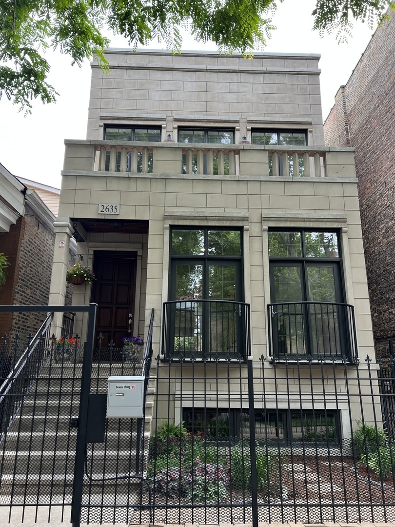 2635 IOWA Street