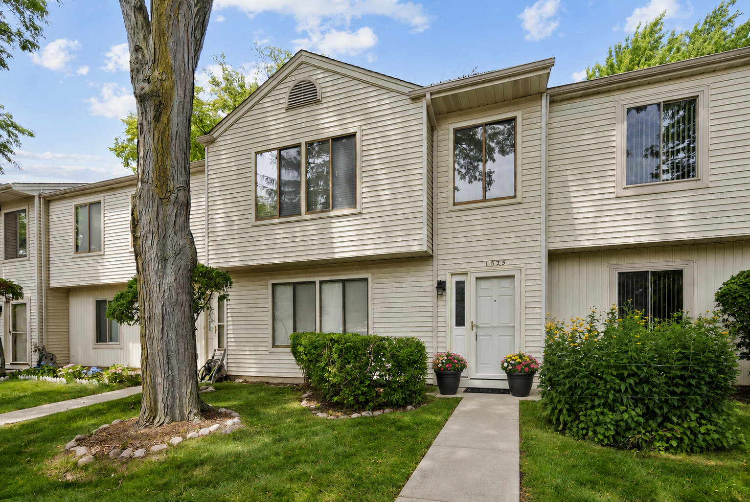 1525 Yale Court