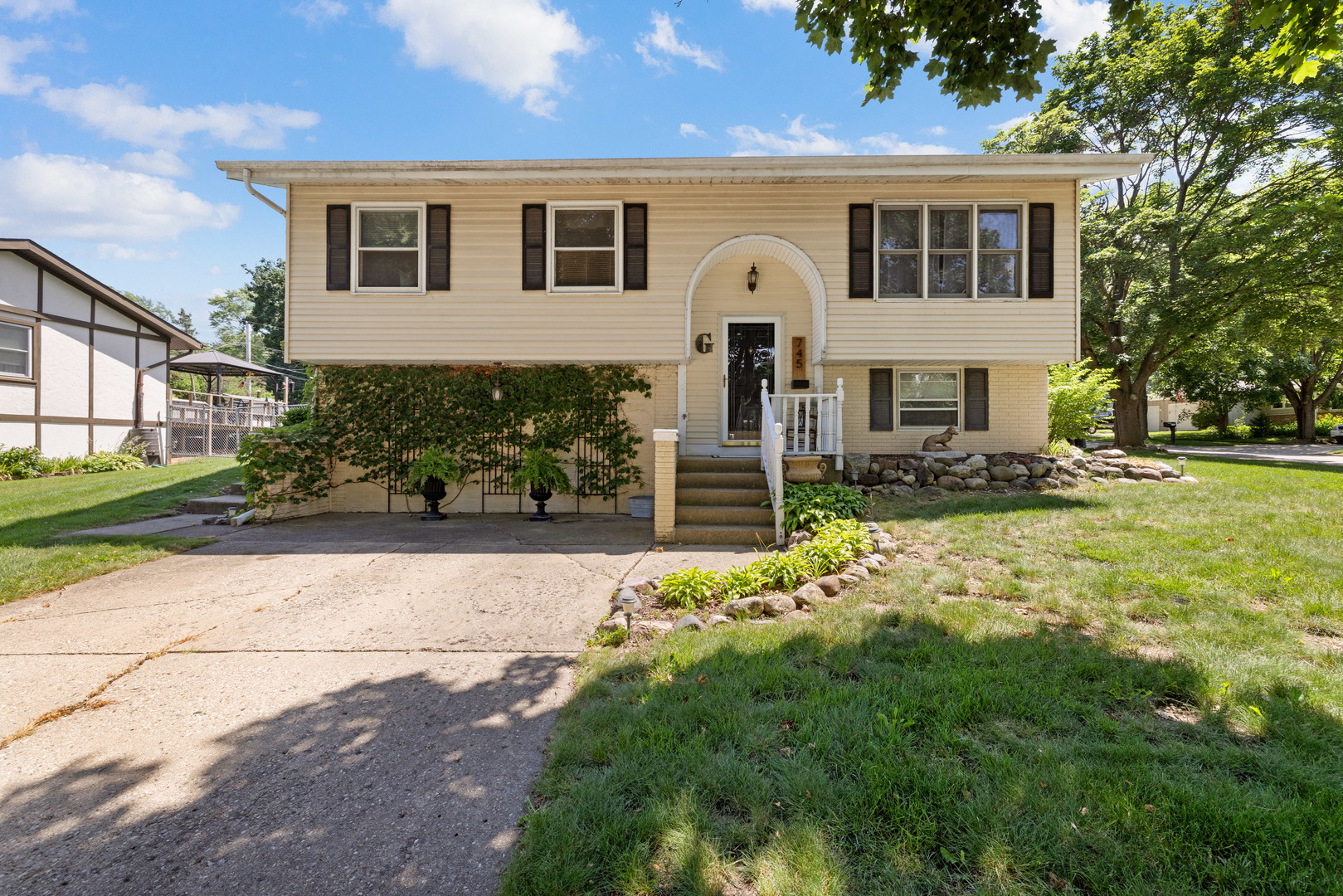 745 Sunbury Road