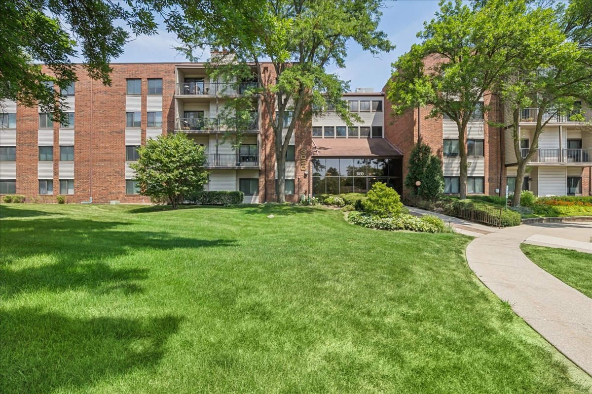 3030 Pheasant Creek Drive