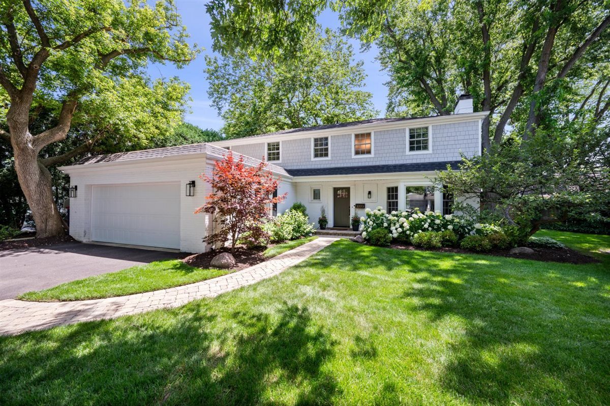 2223 Crestview Lane