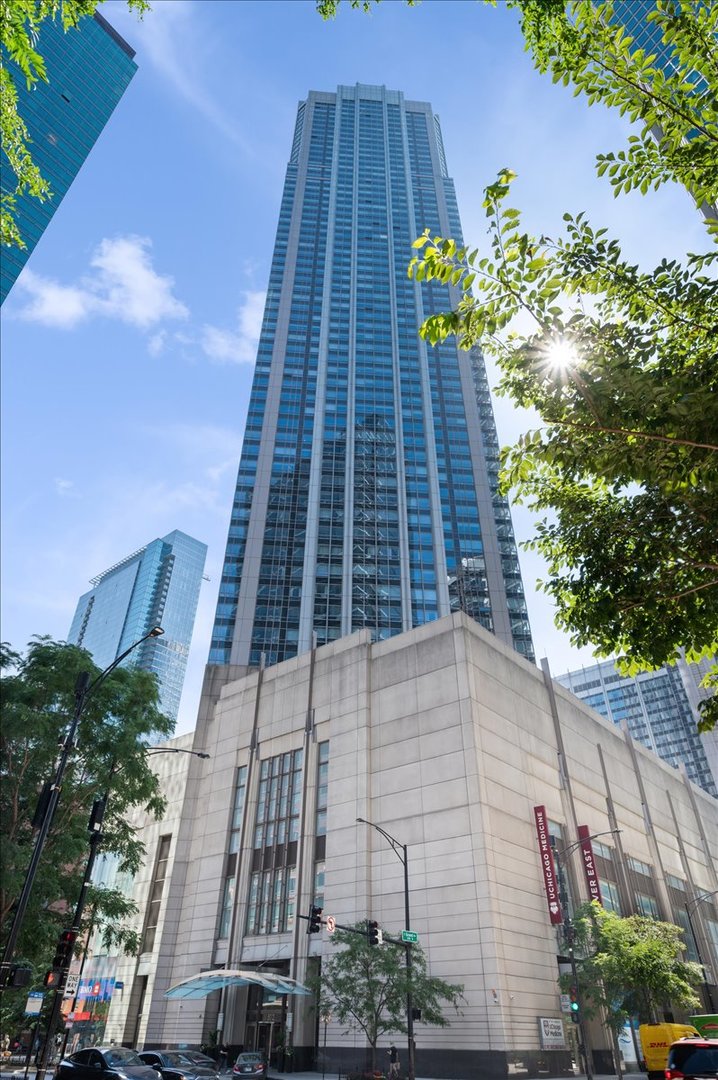 512 McClurg Court