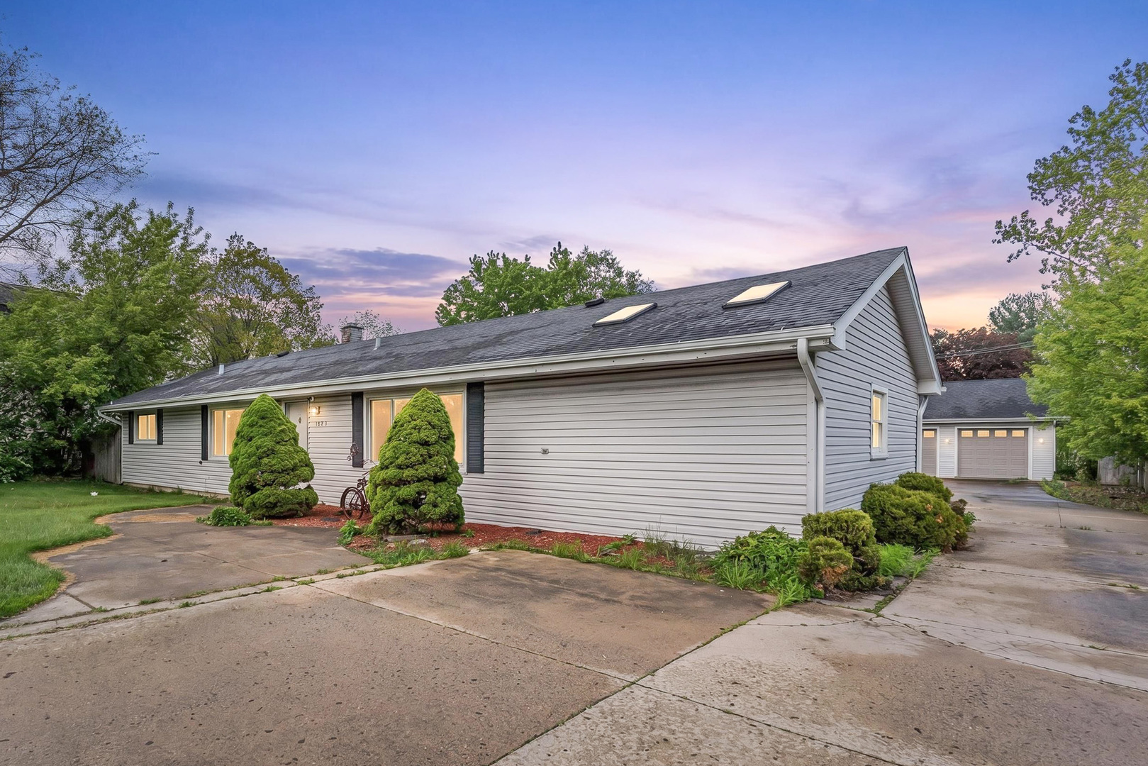 2N165 Bloomingdale Road