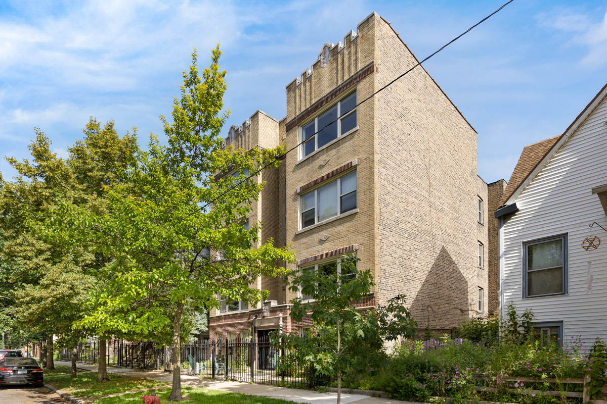 3558 SHAKESPEARE Street