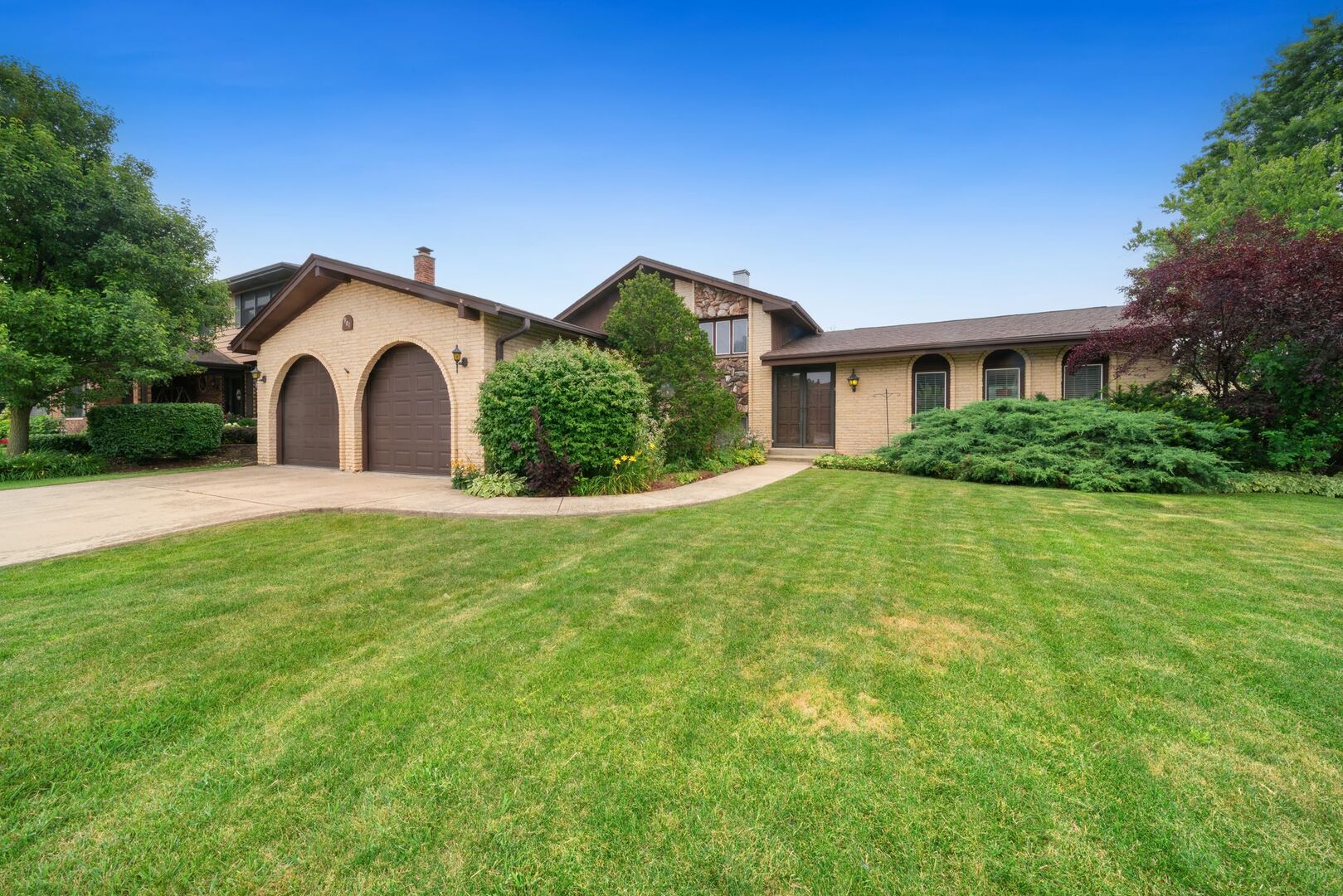 901 Claremont Drive