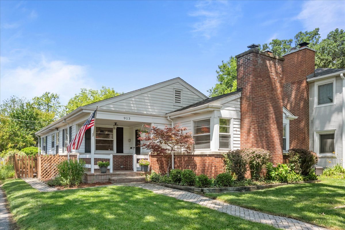 913 Cambridge Lane