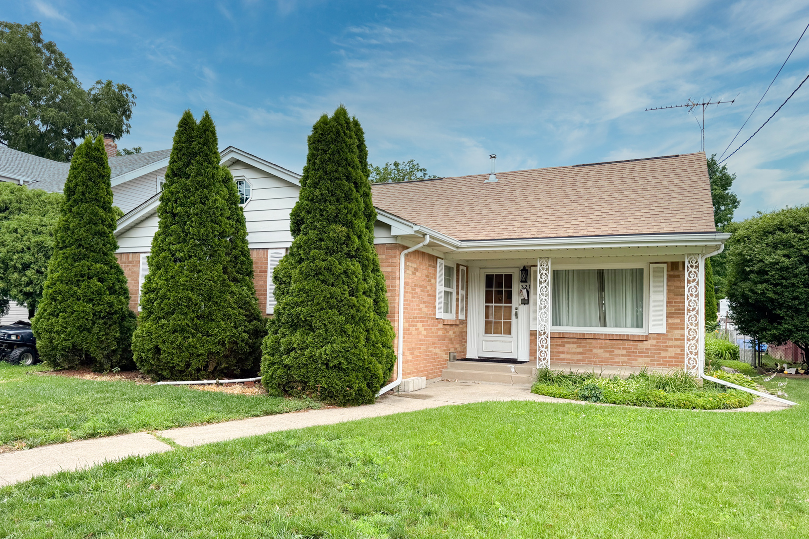 321 London Avenue