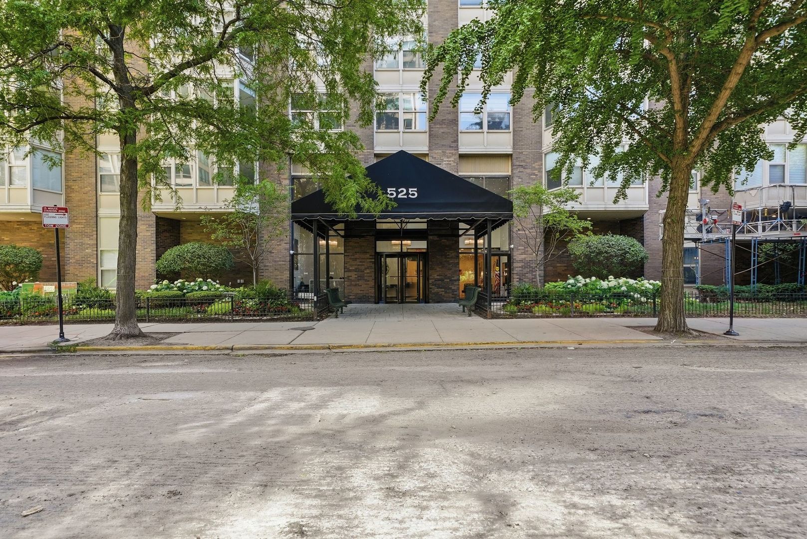 525 Hawthorne Place