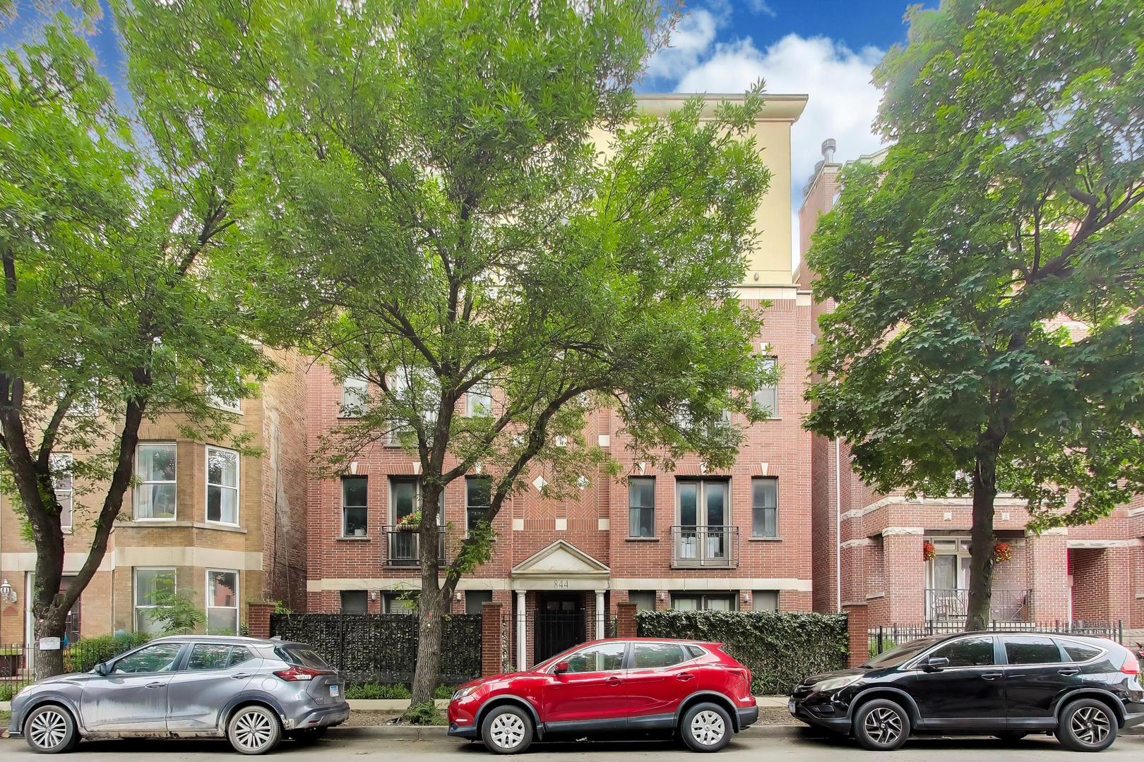 844 Diversey Parkway