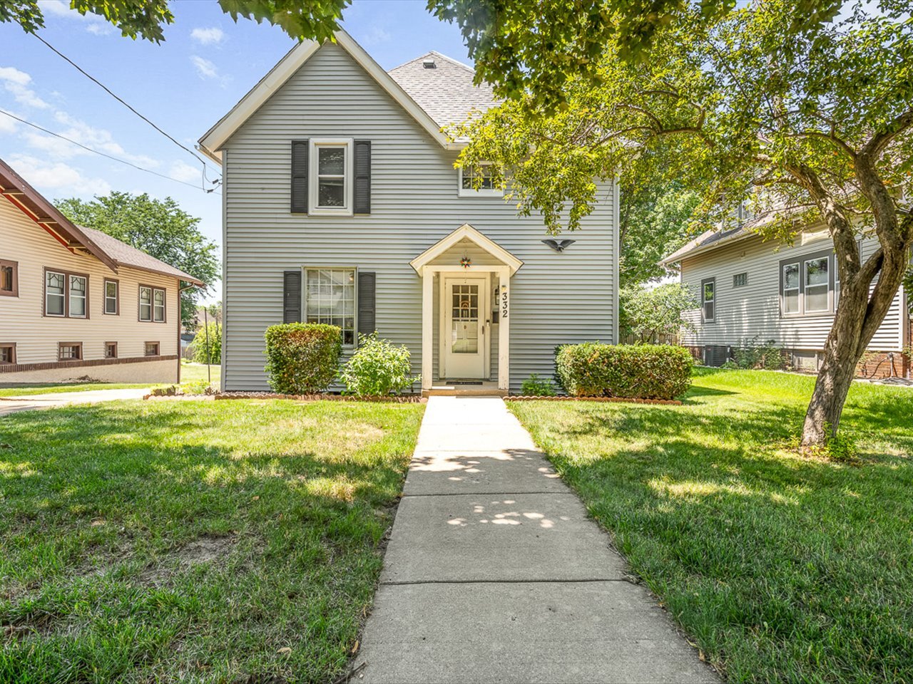 332 London Avenue