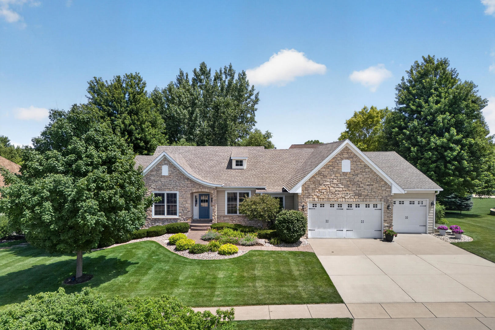 6138 Whispering Hill