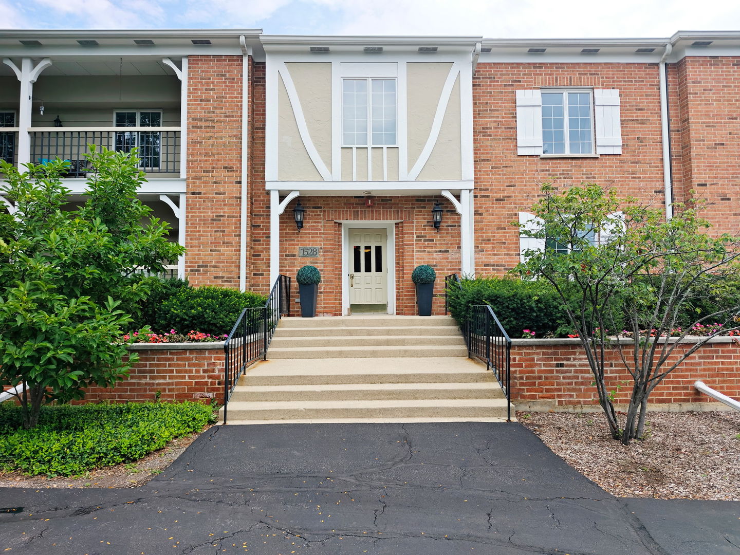 1528 Shire Circle