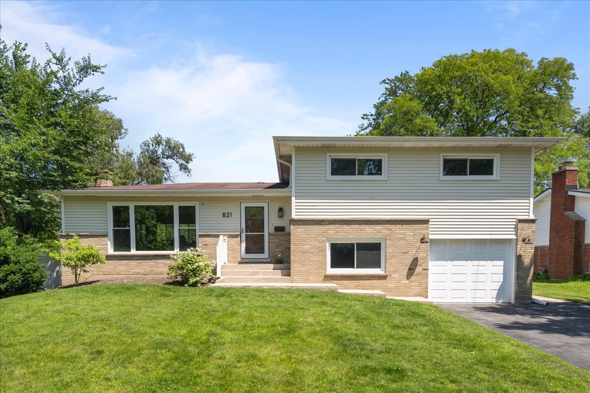 821 Castlewood Lane