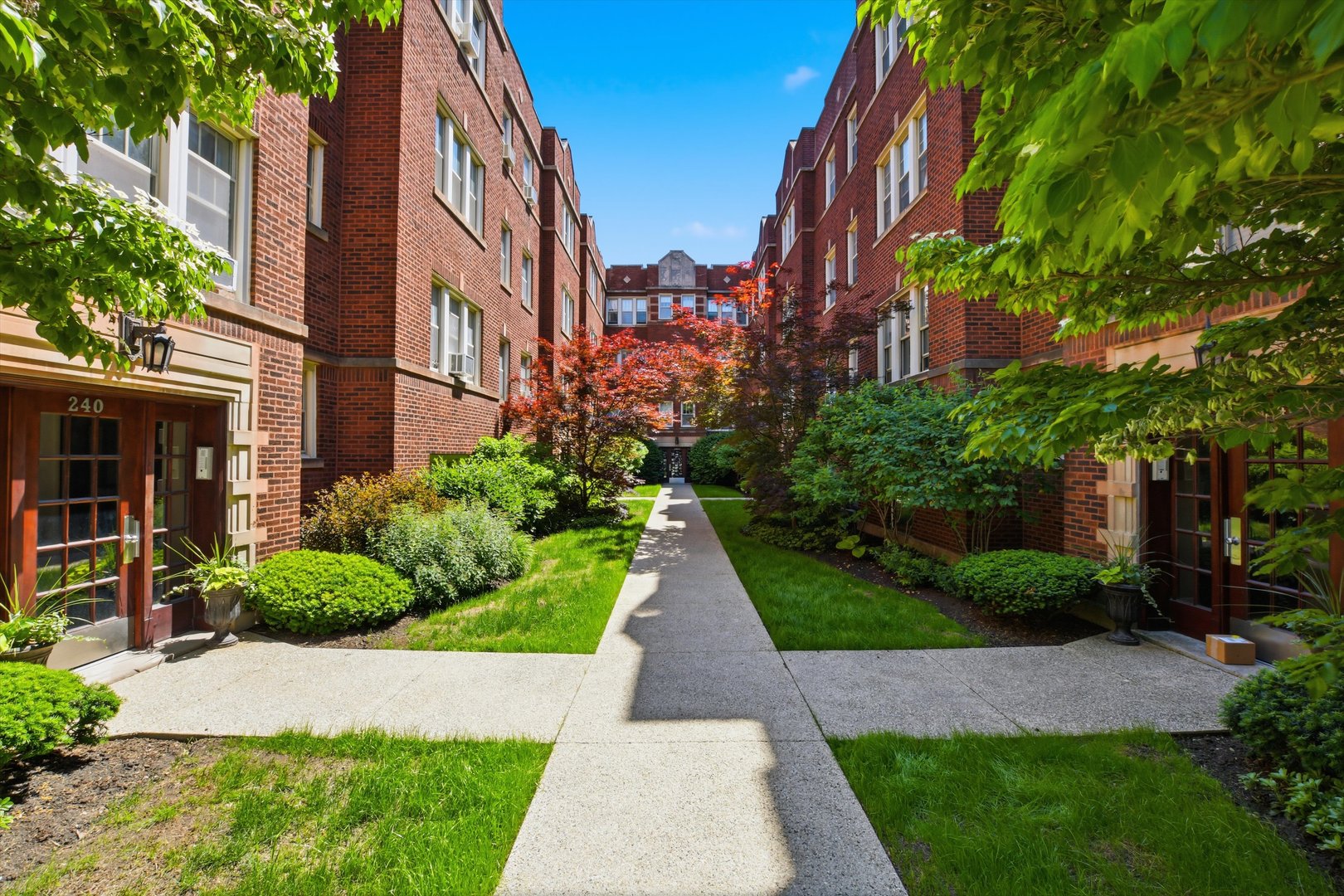 240 MAPLE Avenue