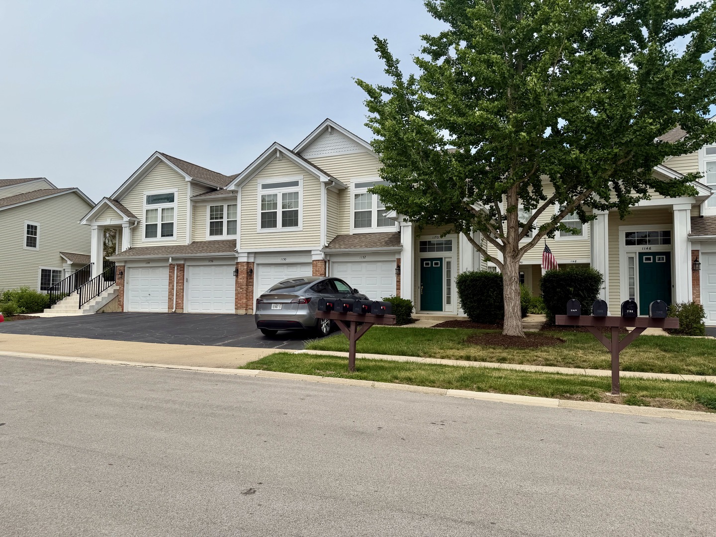 1150 Hawthorne Lane
