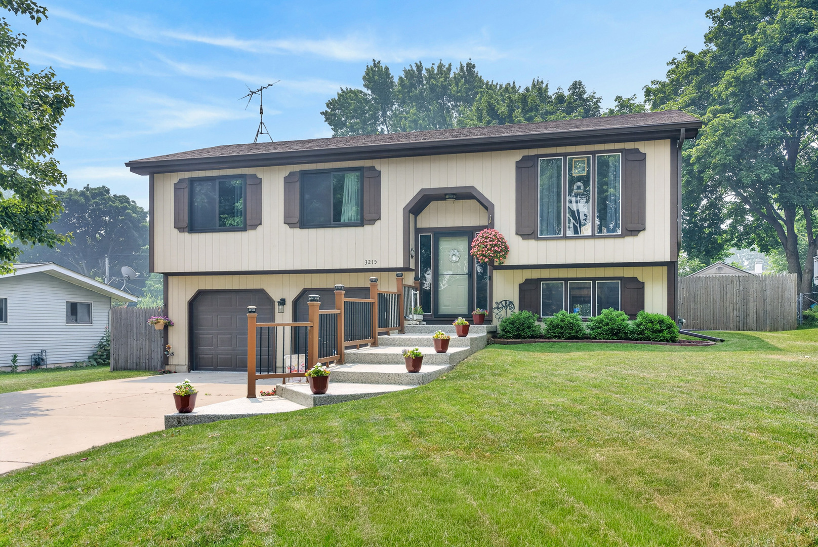 3215 Vista Terrace