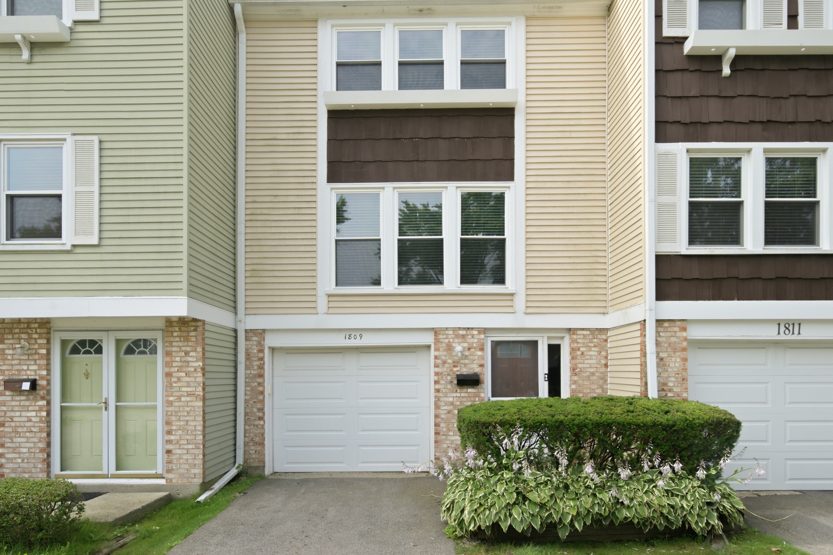 1809 Dumont Lane