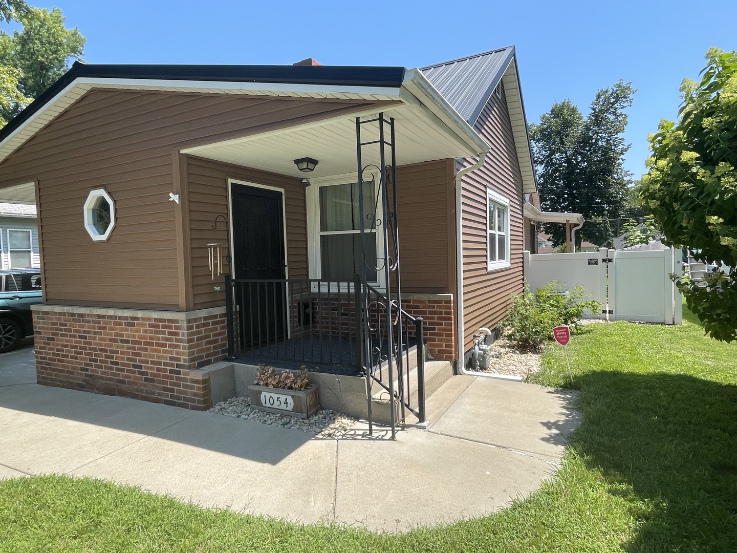 1054 Creve Coeur Street