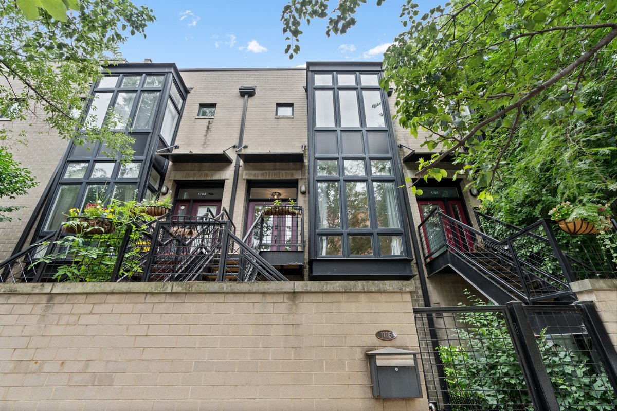1705 DIVERSEY Parkway