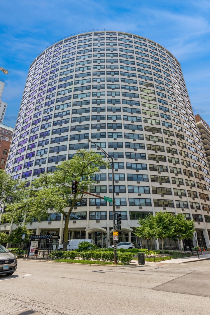 1150 Lake Shore Drive