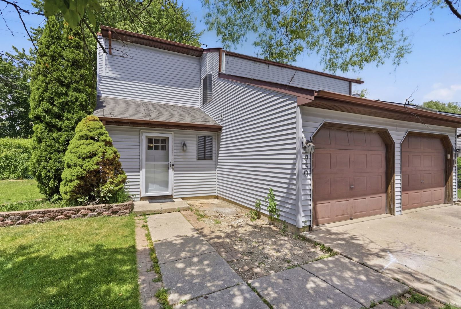 930 AUTUMN Lane