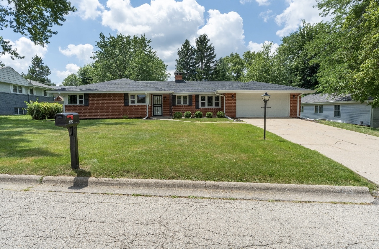 5715 KNOLLWOOD Road