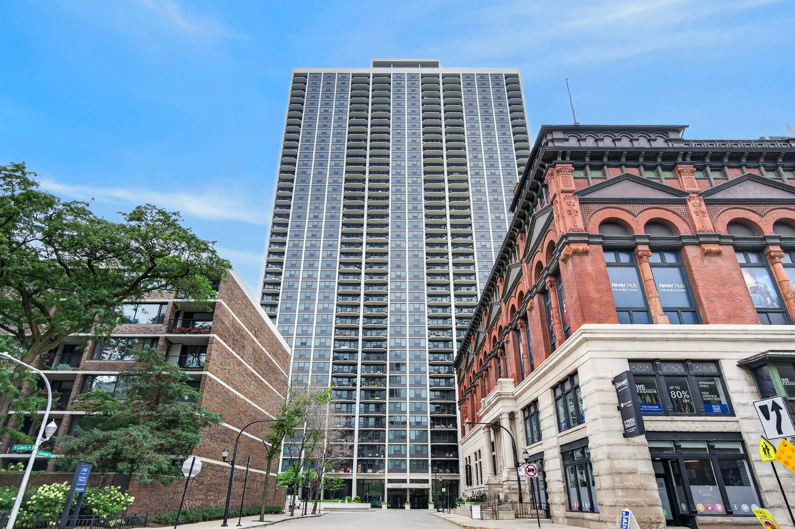 1560 Sandburg Terrace