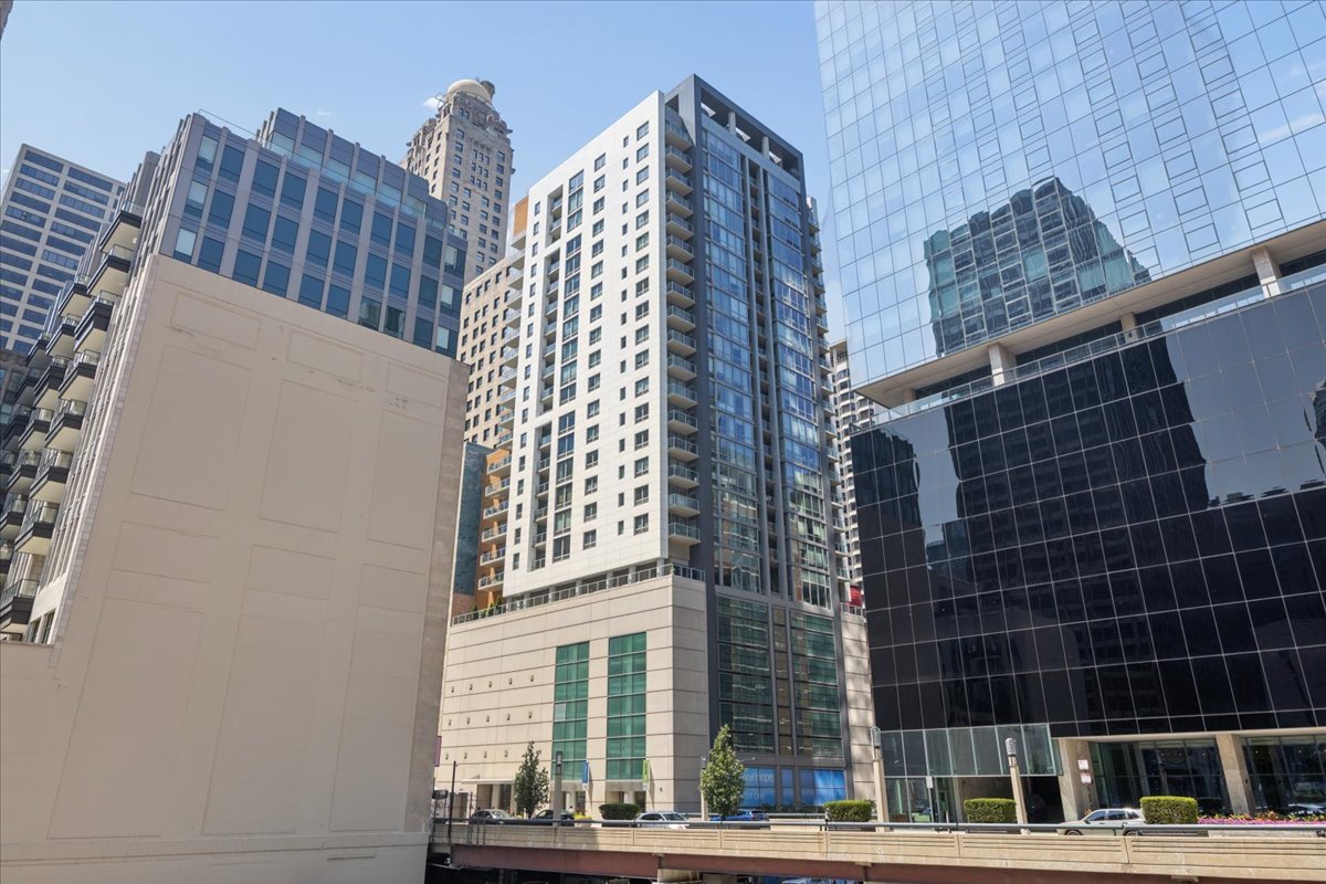 160 ILLINOIS Street