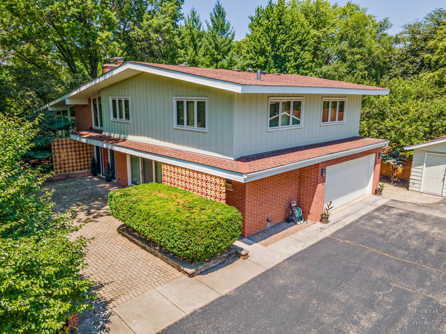 888 Country Club Road