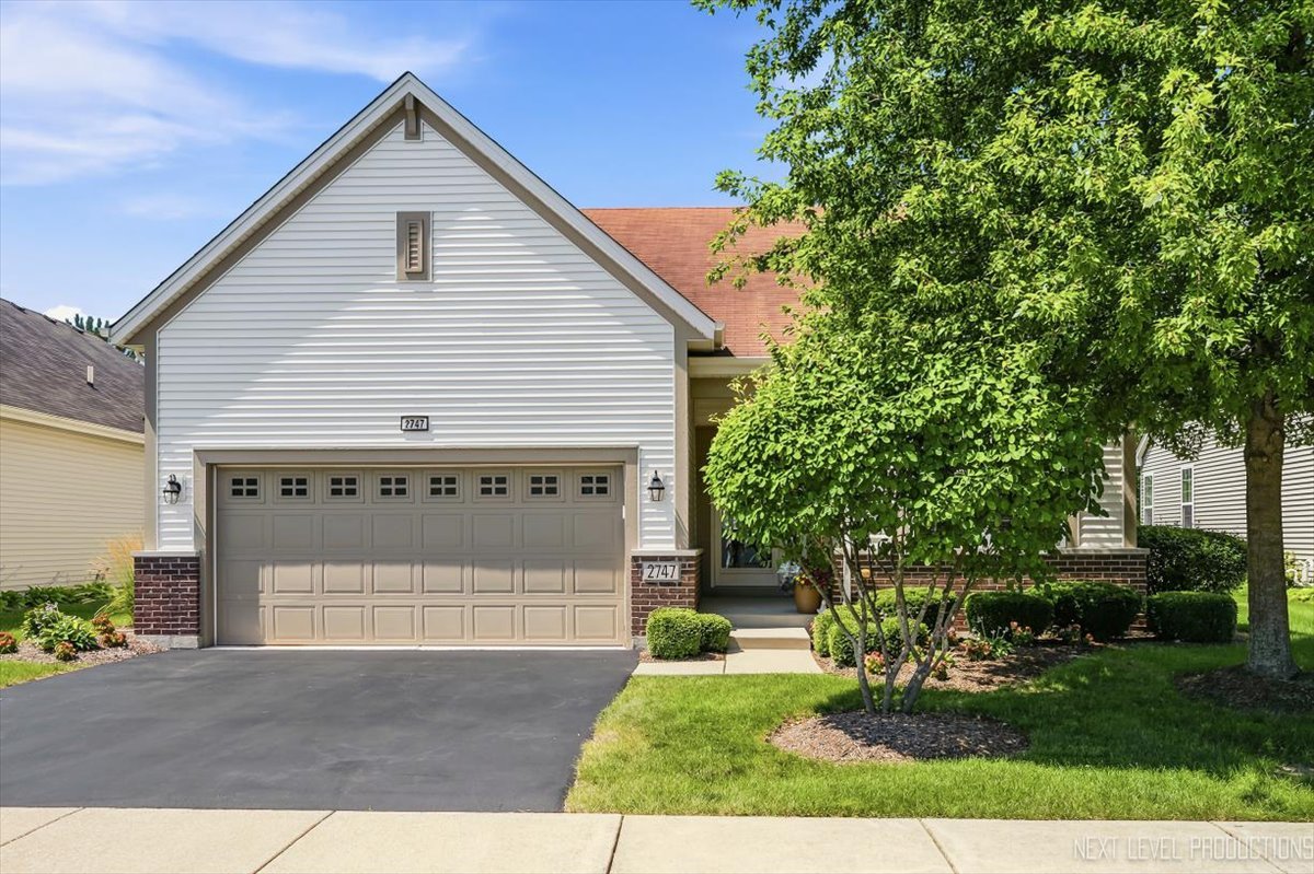 2747 Northmoor Drive