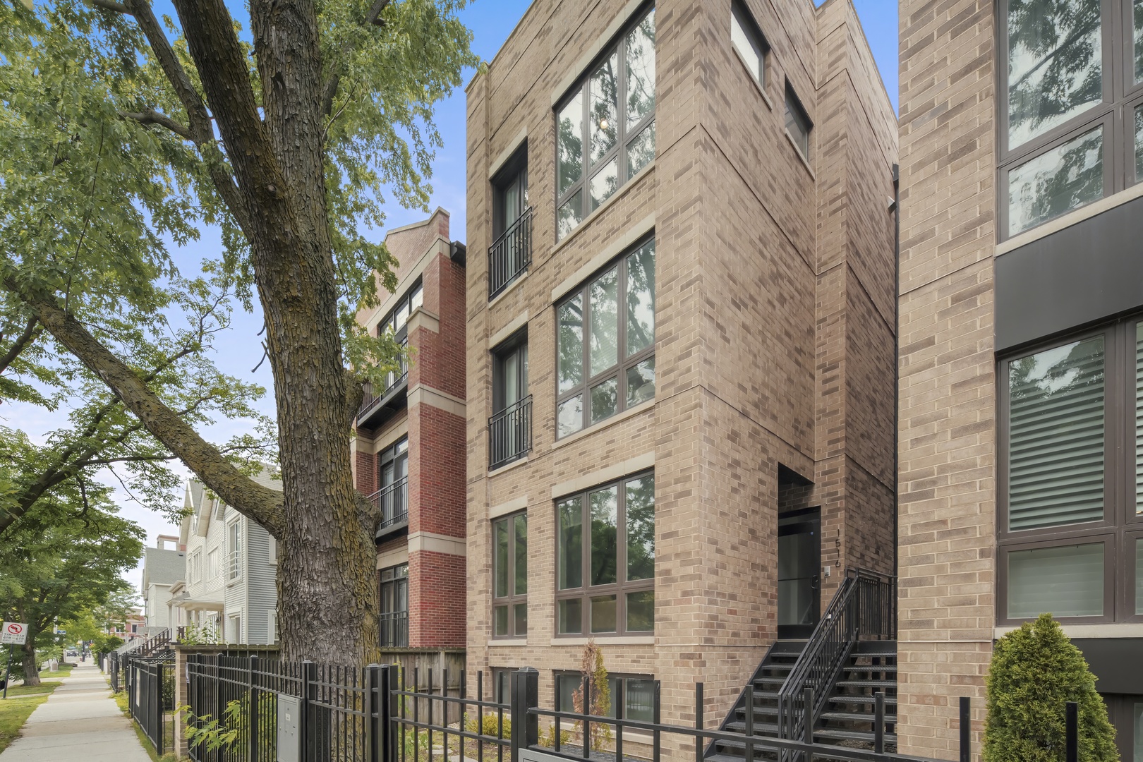 1516 Diversey Avenue