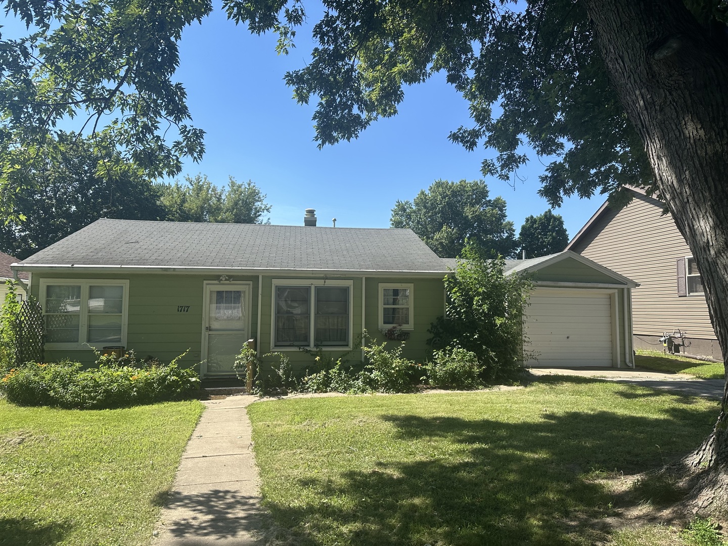1717 LAWN