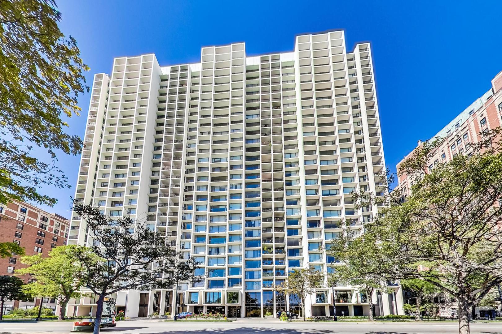 3200 Lake Shore Drive