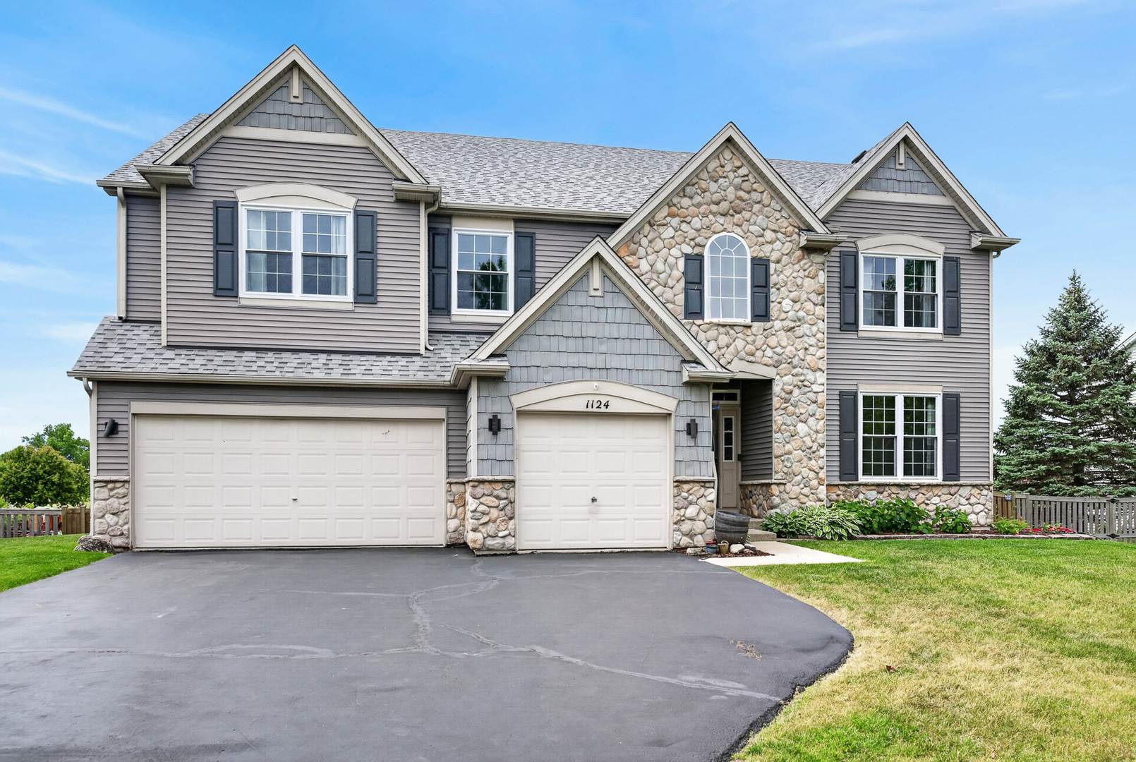 1124 Ashlyn Lane