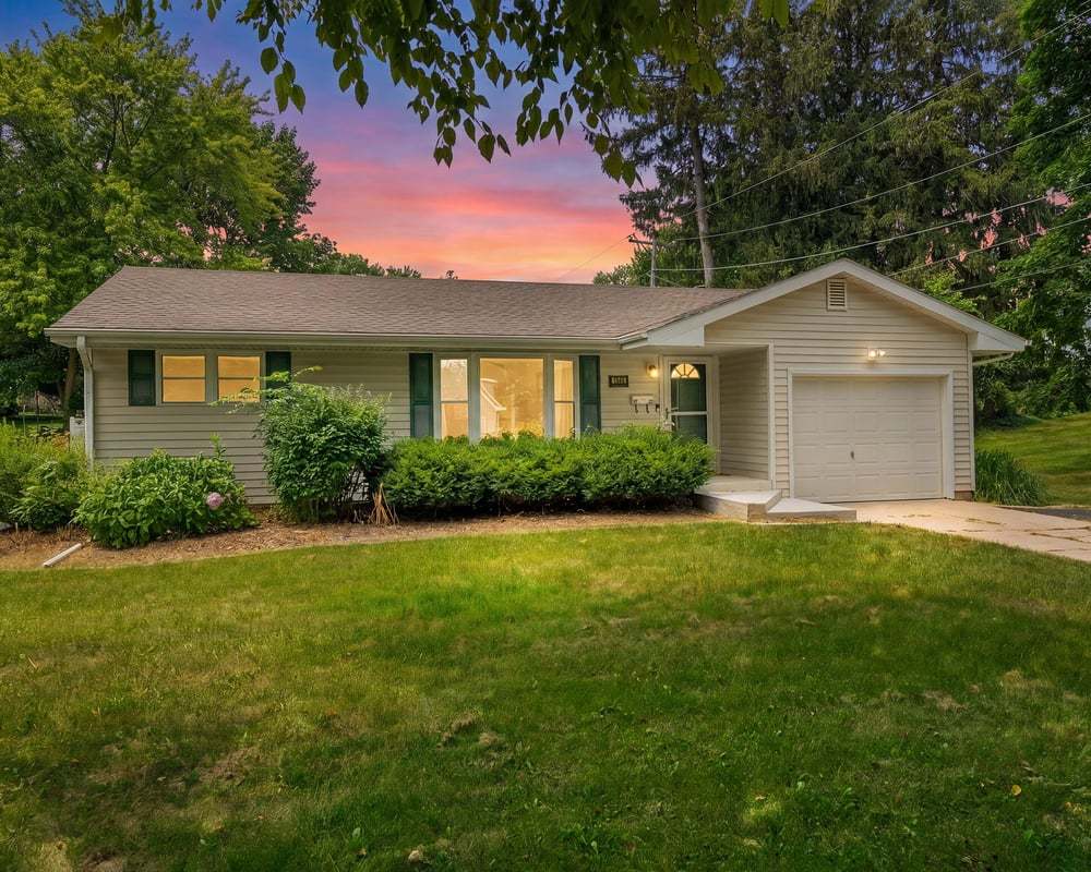 1546 Meadowbrook Lane
