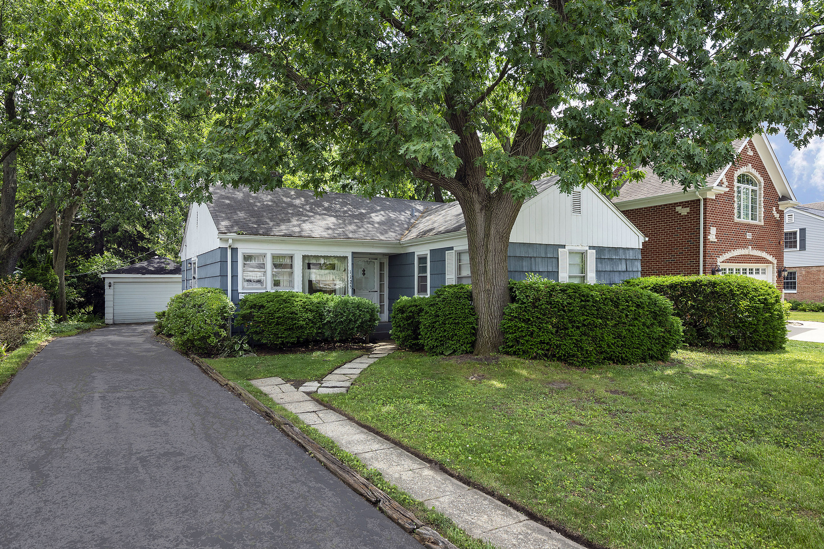 1125 Greenbriar Lane