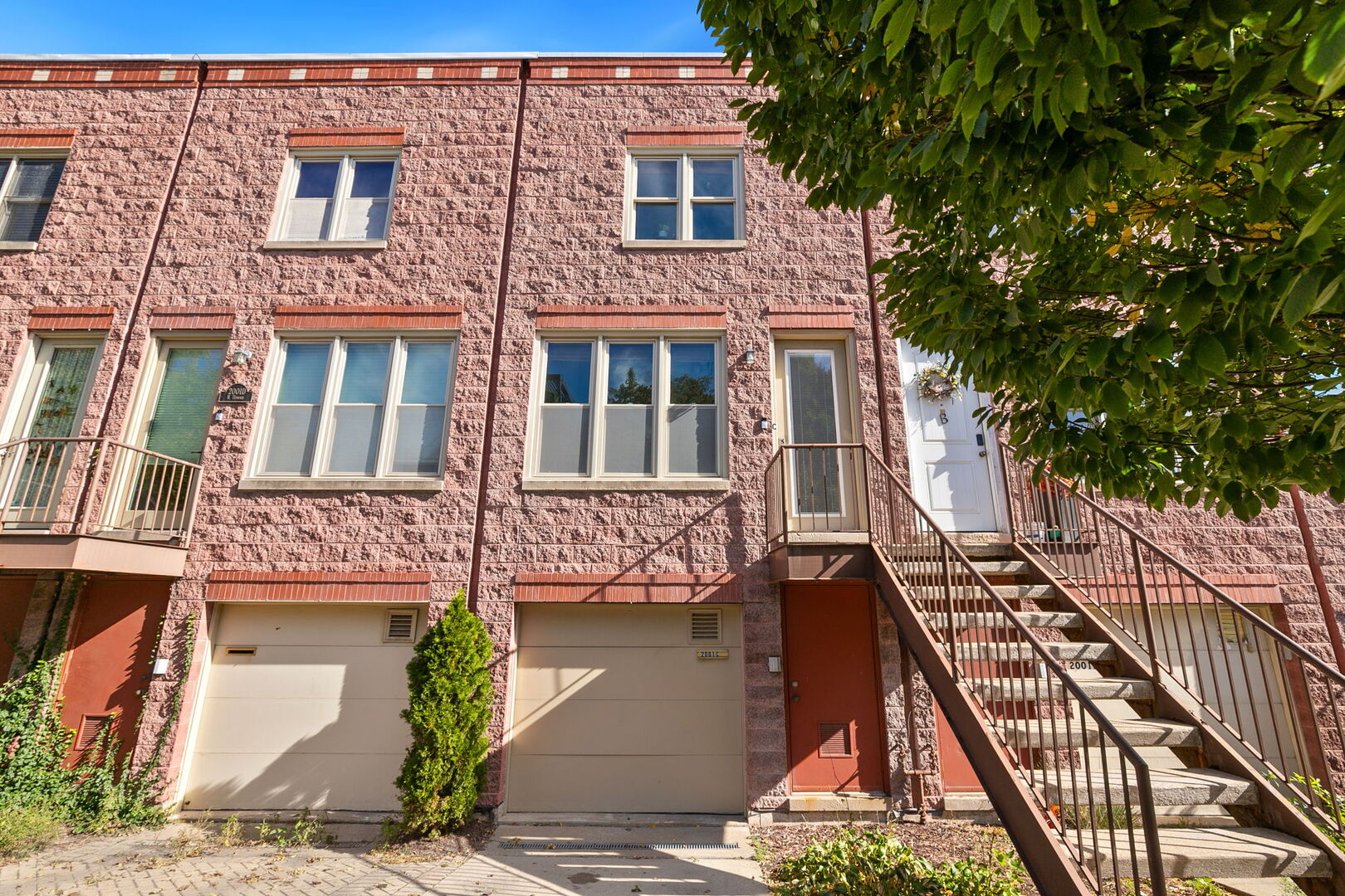2001 HONORE Street