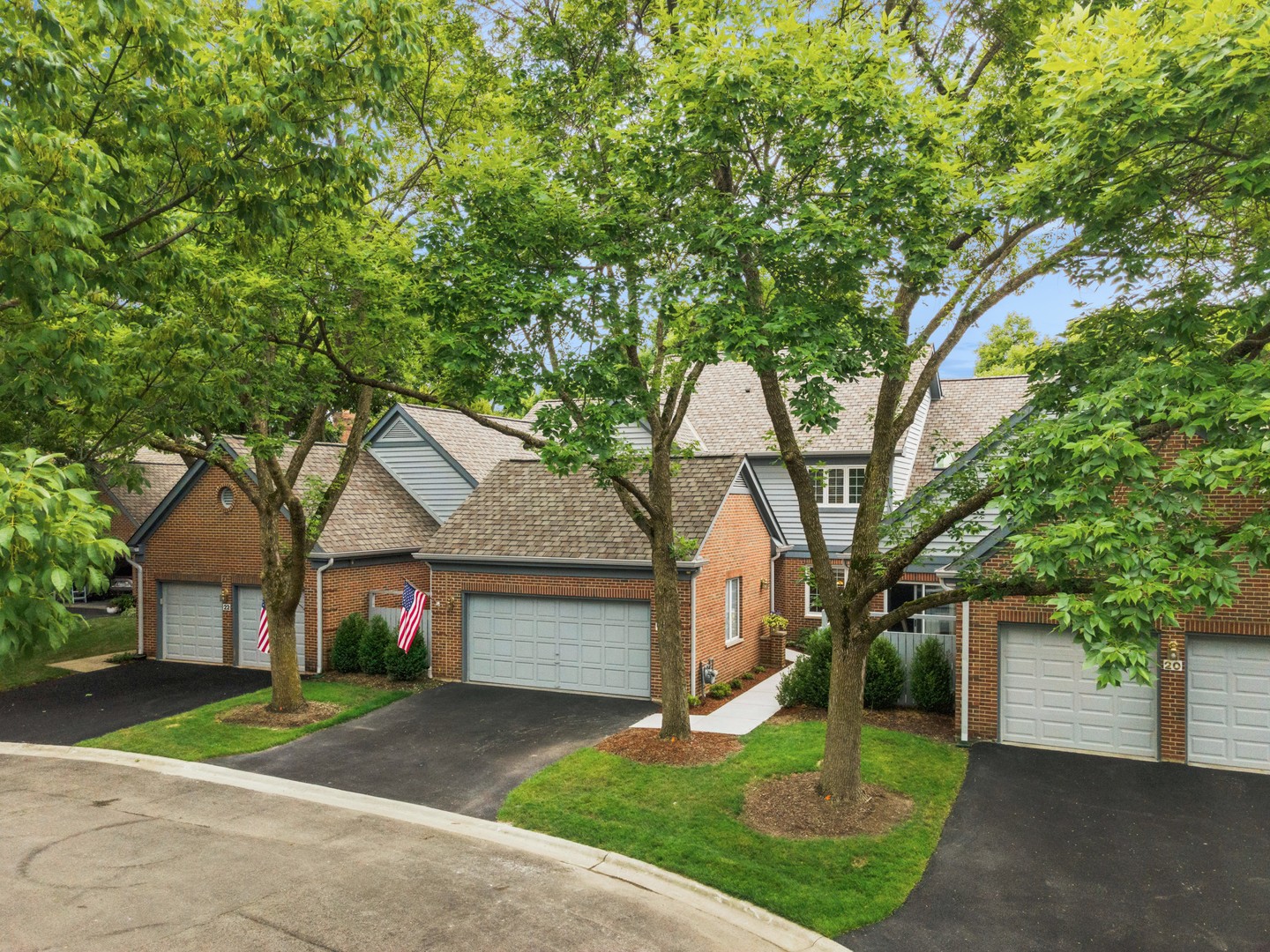 21 STONEHENGE Court
