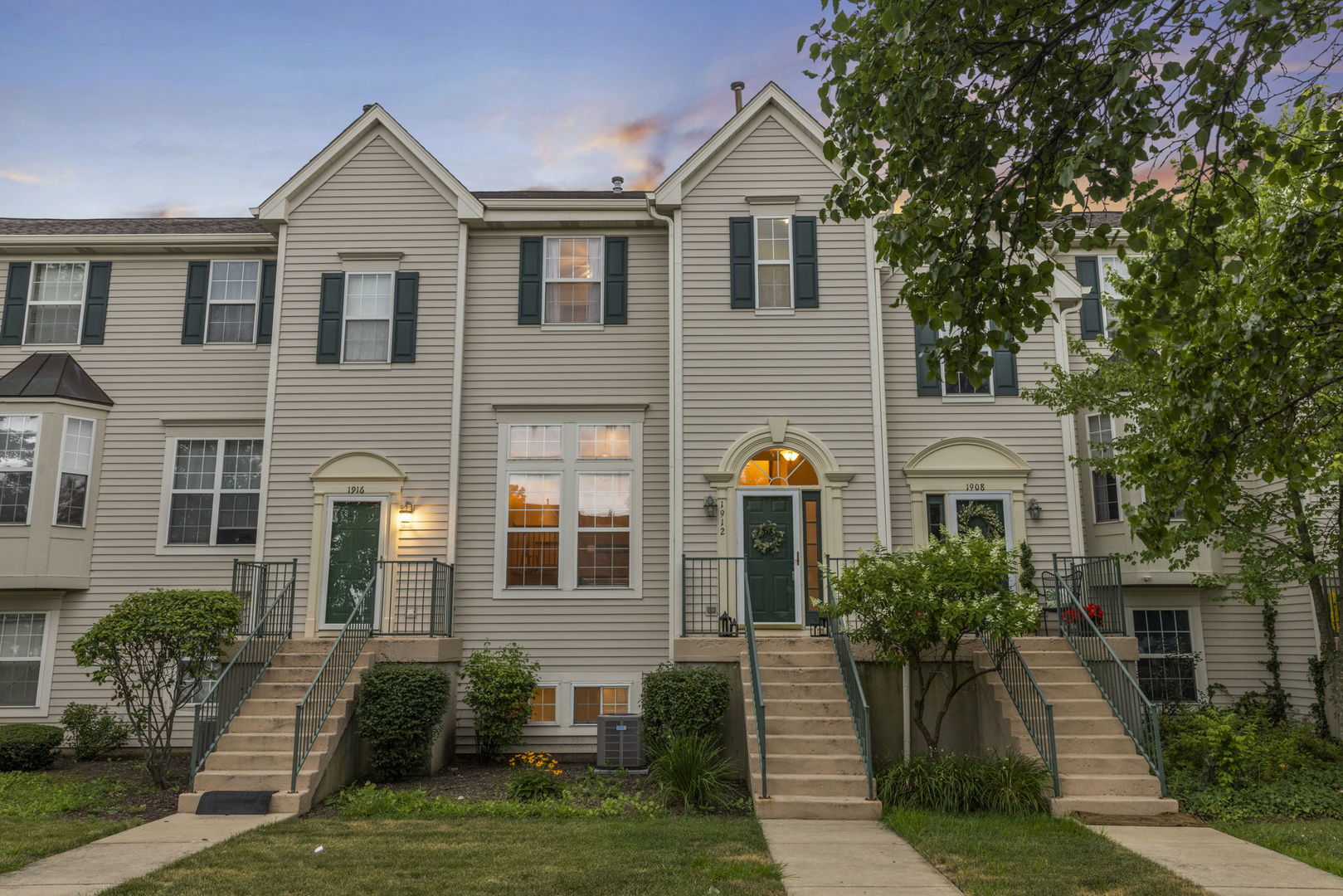 1912 Grandview Place