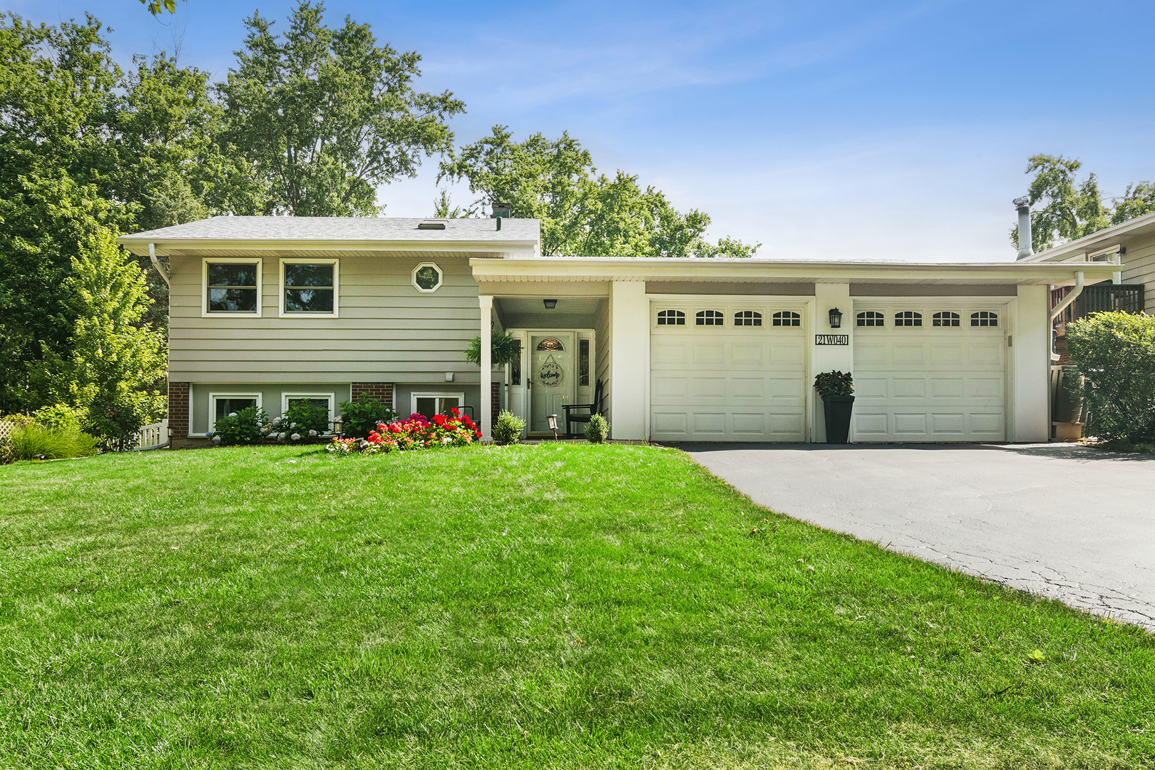 21W040 Mayfair Avenue