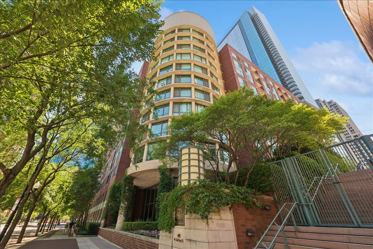 440 MCCLURG Court