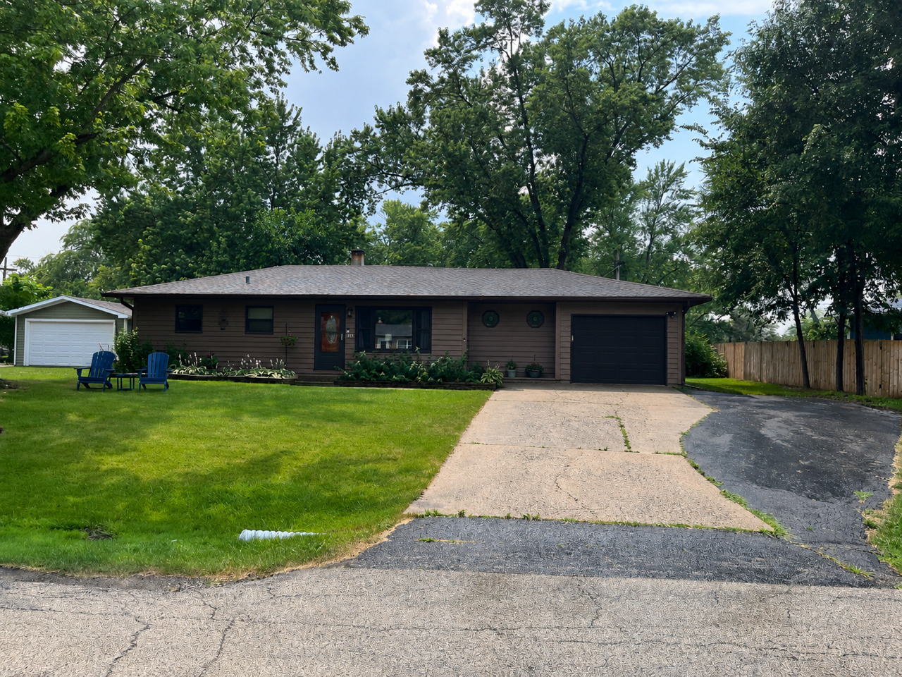 1215 Eastwood Lane