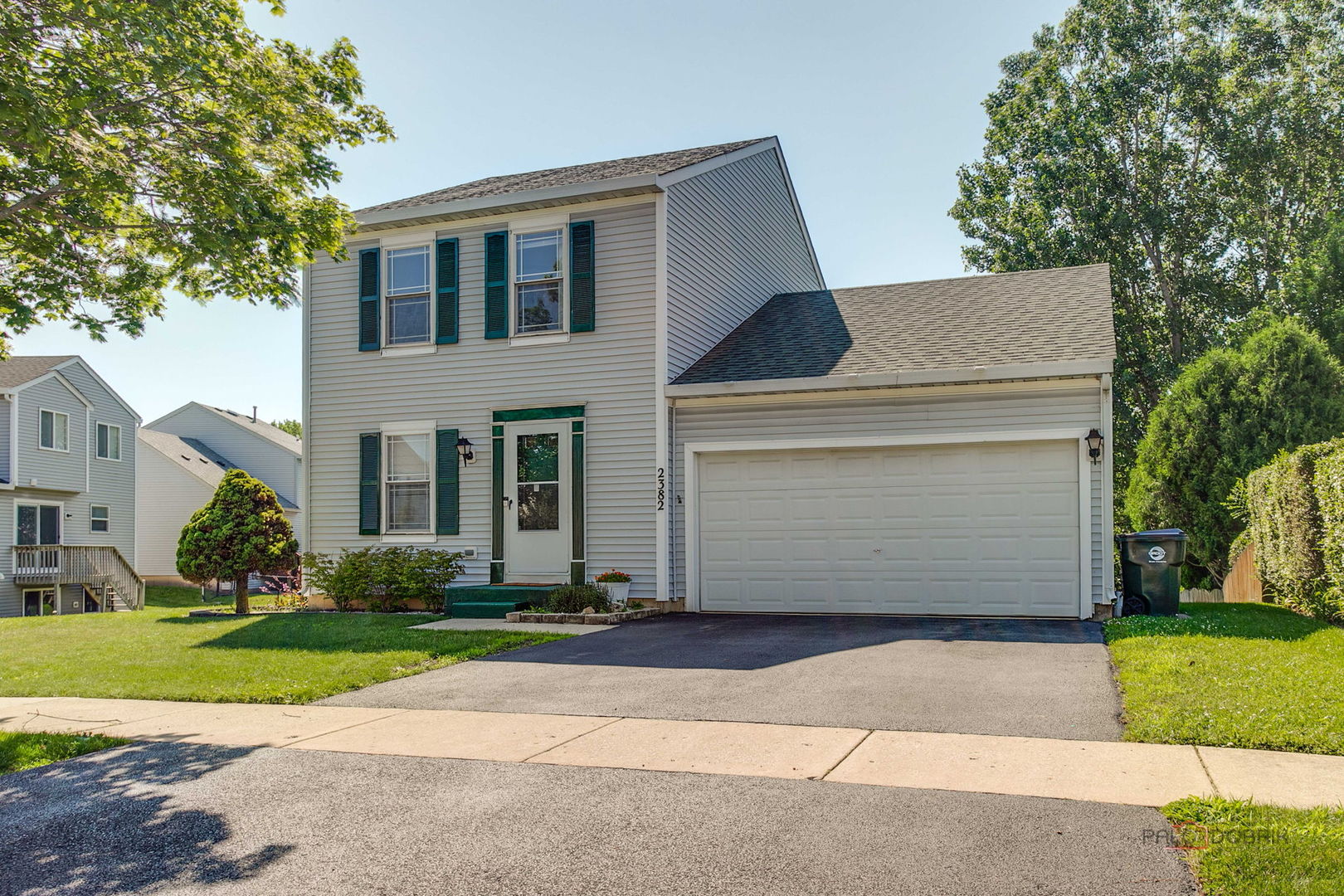 2382 QUAKER HOLLOW Lane
