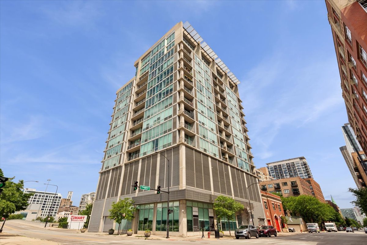 700 VAN BUREN Street