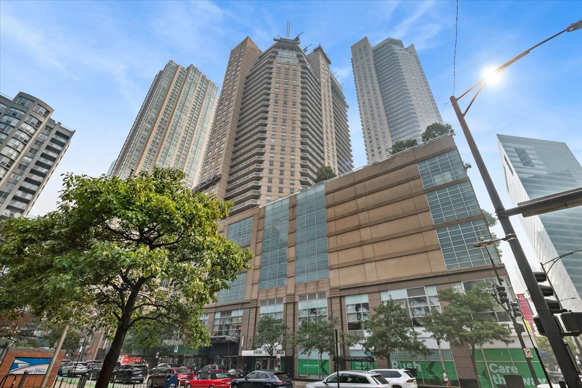 545 DEARBORN Street