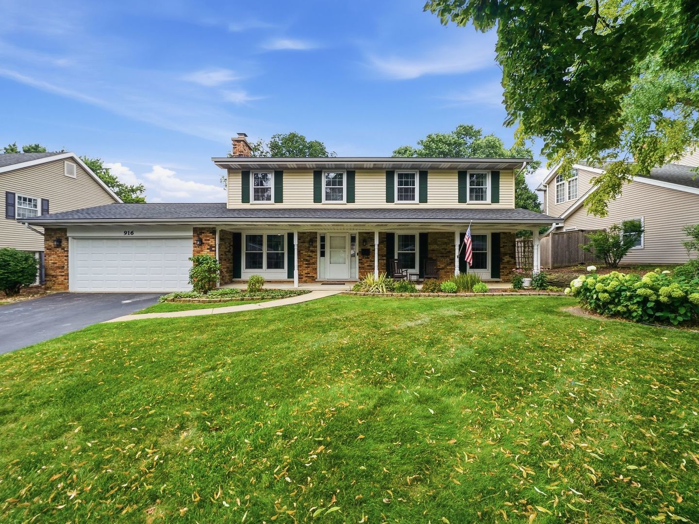 916 Stratford Lane